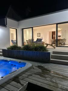 a house with a hot tub in the backyard at Le Breizh Break Lounge in Roscoff