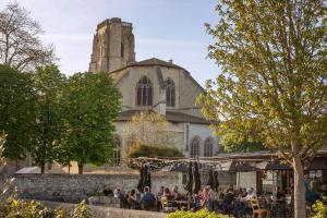 people sitting at tables in front of a church at Alombre in Lectoure