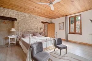 a bedroom with a bed and a ceiling fan at Chambres D'hôtes La Boriette in Castelnau-de-Montmiral