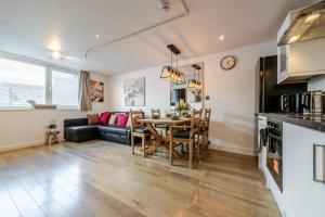 a kitchen and living room with a table and a couch at Group-Friendly Flat - 3 Beds, a Sofa Bed & Parking in Andover +16 photos