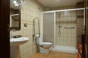 a bathroom with a toilet and a sink and a shower at Casa Domingo in Manzanera