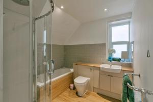 a bathroom with a shower and a toilet and a sink at Finest Retreats - Wallingbrook Lodge in Chulmleigh +22 photos