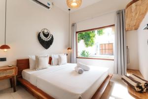 a bedroom with a large bed and a window at Villa Allegra in Mantaak