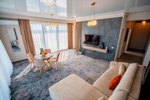 a living room with a couch and a table at NOYA - Hotel Building Stefan Resort II in Mamaia Sat/Năvodari