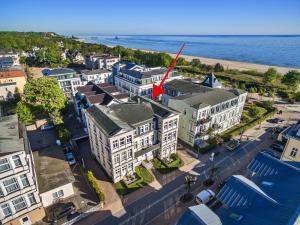 an aerial view of a city with buildings and the ocean at Villa Ahlbeck Haus 1 in Ahlbeck