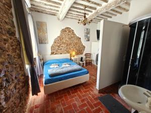 a bedroom with a blue bed in a room at Nostra Torre in Filettole