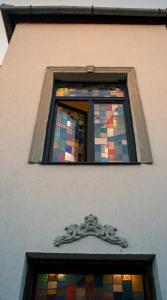 a building with a window with a stained glass at Tivoli Apartament in Sebeş