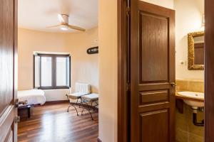 a room with a door and a sink and a bed at Casa Del Surf Somo in Somo