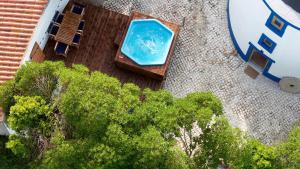 an overhead view of a blue tub on a patio at The Indigo Windmill Retreat, Peniche in Atouguia da Baleia