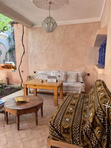 a living room with a couch and a table at Maison d'hôtes Dar Farhana in Ouarzazate +151 photos