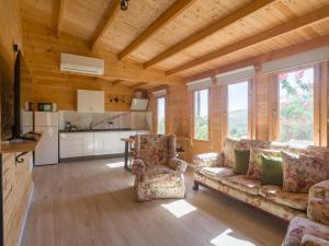 a living room with a couch and a kitchen at Rustic Home By CanariasGetaway in Telde