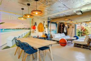 a room with a table and chairs and a pool at Grande maison familiale centre ville - 2km des plages in Beaussais sur Mer