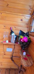 a room with a table with flowers and a bottle of wine at Cabañas tipo glamping in Moniquirá
