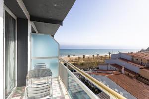 a balcony with chairs and a view of the beach at Hotel Internacional in Calella