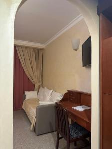 a bedroom with a desk and a bed and a computer at Europa Dépendance in Isernia