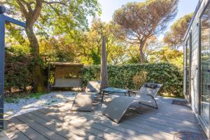 a patio with two chairs and a table at Gassin bungalow in Gassin