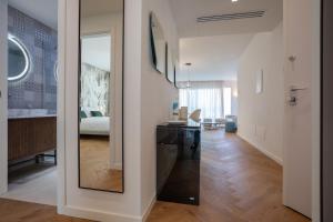 a hallway with a mirror and a desk in a room at Marina di Scarlino Follonica Vista Mare in Puntone di Scarlino +34 photos