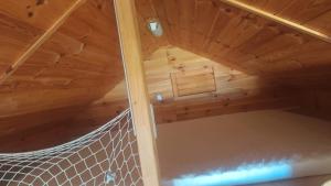a room with a net in a wooden ceiling at Domki letniskowe 30m2 in Nowe Warpno