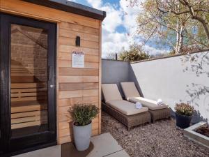 a small backyard with a bench and a wooden shed at The Helmsley Retreat in Helmsley