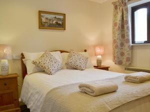 a bedroom with a bed with two towels on it at Demelza in Launceston