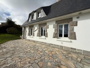a house with a stone driveway in front of it at La Bel'goudène proche des plages in Audierne