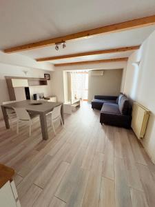 a living room with a table and a couch at M&S Home in Agrigento