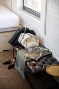 En eller flere senge i et værelse på Walker Hotel Tribeca + 37 billeder