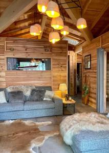 a living room with a couch and a table at Le Chalet Maguide in Biscarrosse