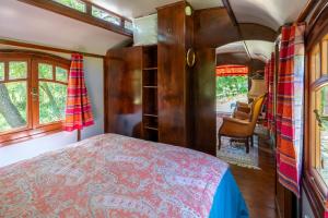 a bedroom with a bed in a train car at La Roulotte Authentique in Grignan