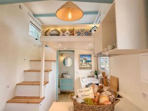 a room with a basket of fruits and vegetables in a house at Tiny Escape in São Miguel do Mato