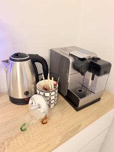 a coffee maker sitting on a counter next to a toaster at منازل الجود , أبحر - Manazil Al Joud , Obhour in Jeddah