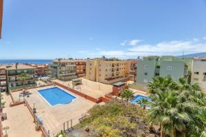 an apartment with a swimming pool and some buildings at Olivia’s Beach in Candelaria