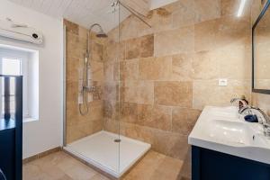 a bathroom with a shower and a sink at Maison l’Oustaou Cornillonnais in Cornillon-Confoux +30 photos