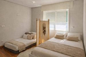a bedroom with two beds and a window at Vikings AL in Areosa