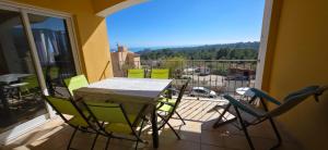 a table and chairs on a balcony with a view at Sueno de Peniscola in Peniscola
