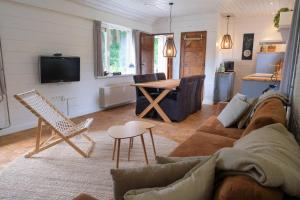 a living room with a couch and a table at B&B Angelbeeck in Afferden