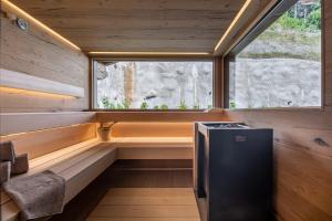 a small kitchen in a tiny house with a window at Kellnergut chalet Frieda in Mühlbach am Hochkönig
