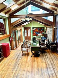 a large living room with a table and chairs at Casa Aliso Hotel Boutique in Quito