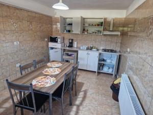 a kitchen and dining room with a table and chairs at Villa Sunset Beach Mamaia Nord in Mamaia Sat/Năvodari