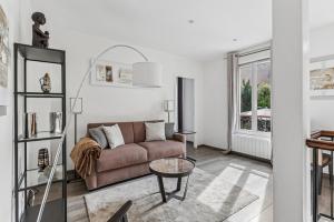 a living room with a couch and a table at Loft Fraternité in Bagnolet