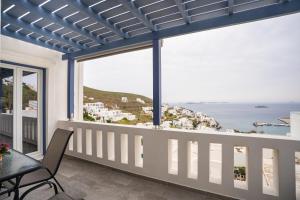 a balcony with a view of the ocean at Anemoessa House in Pera Gyalos