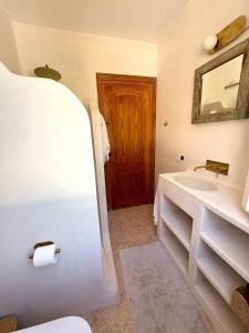 a bathroom with a sink and a toilet and a mirror at La FINCAD4 entre plages et Forêt in Son Parc +36 photos