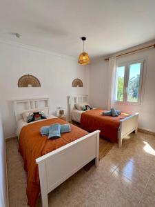 a bedroom with two beds and a window at La FINCAD4 entre plages et Forêt in Son Parc