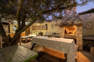 a living room with a table and a fireplace at Duivenvlugt Loft in Stilbaai