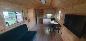 a kitchen and dining room in a tiny house at ChillWagon in Sieraków