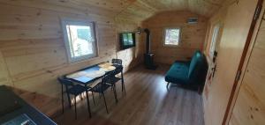 a room with a table and chairs in a cabin at ChillWagon in Sieraków