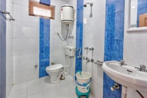 a bathroom with a toilet and a sink at Hotel Moonlight Manali in Manāli