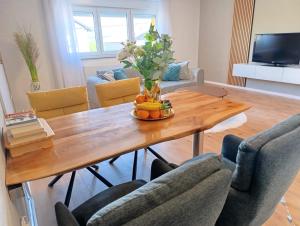 a living room with a wooden table with fruit on it at Elite Apartment Jasmina in Bihać