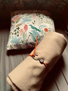 a hand with a needle and a pillow on a bed at VeNeZ DoRmiR dans notre Bergerie au Cœur des Pyrénées Hebergement atypique in Bordères-Louron