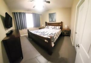 a bedroom with a large bed and a window at 2 Bedroom 2 Bathroom Ground Floor Condo Ahwatukee in Phoenix +21 photos
